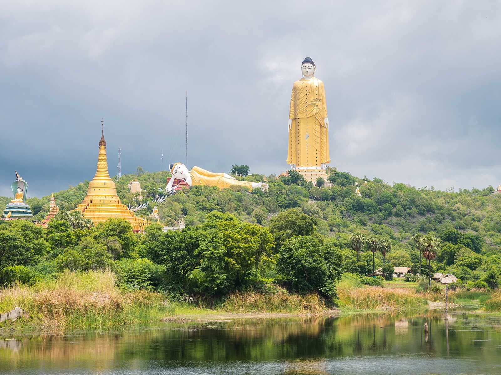 Buda de Pie Maha Bodhi Ta Htaung