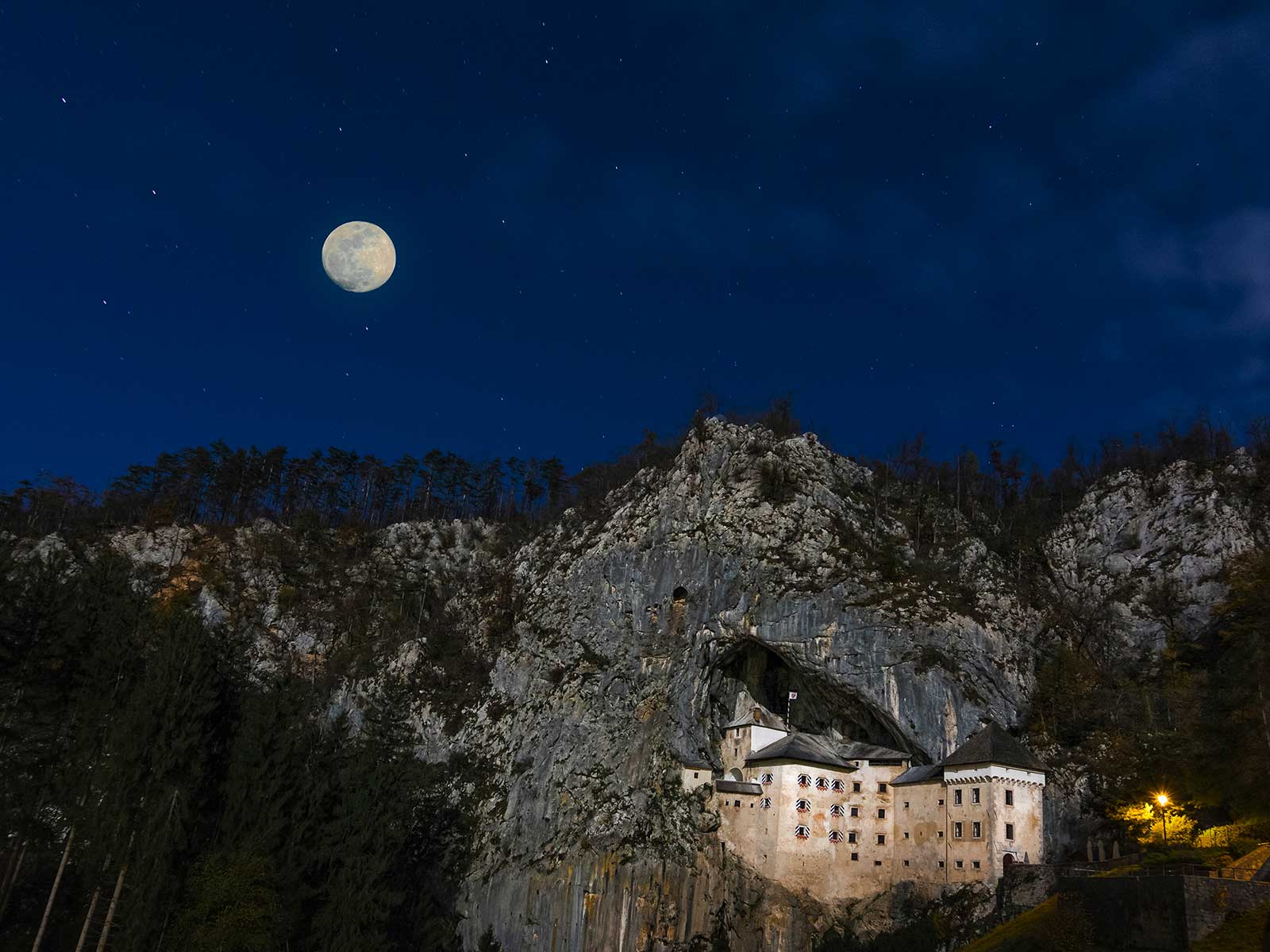 Predjama Castle