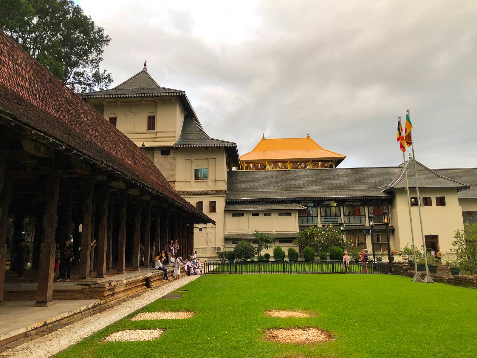 Temple of the Sacred Tooth Relic 1